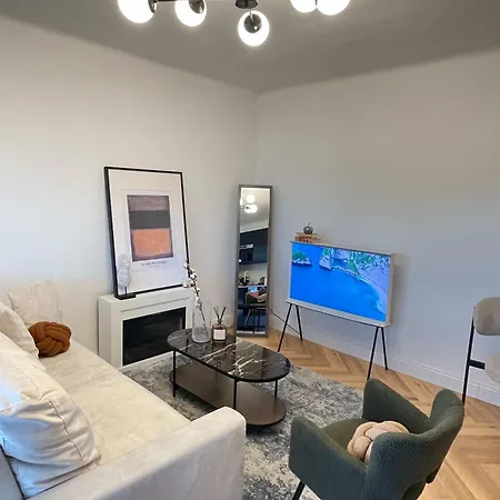 Apartment 3 Pieces Ensoleillees Vue Jardin Au 6eme Etage, 12 Min Centre Cannes